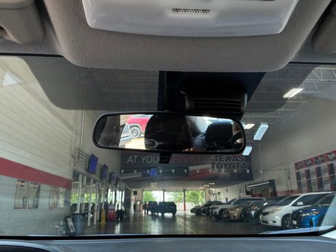 Used 2025 Nissan Versa SV FWD image 17