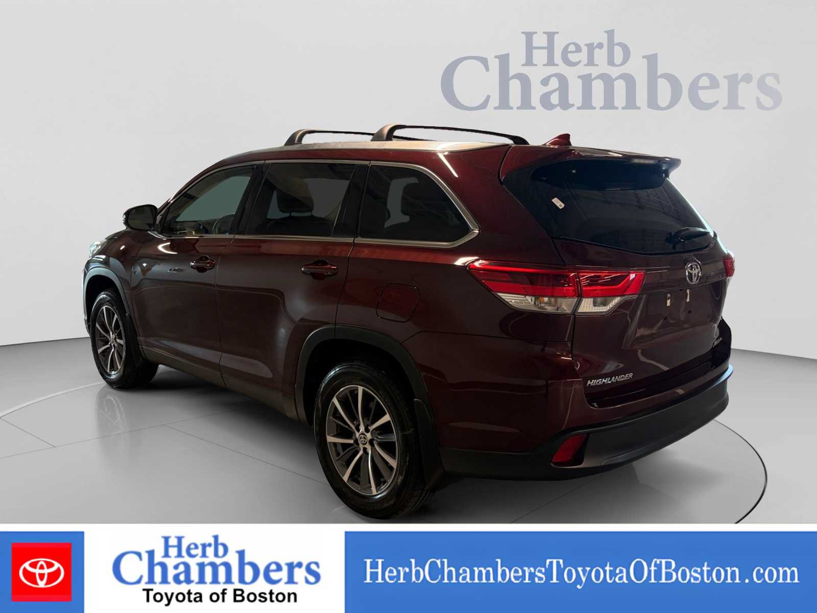 Used 2019 Toyota Highlander XLE AWD/4WD image 3