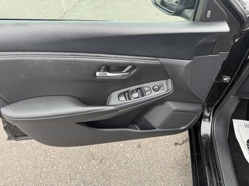 Used 2024 Nissan Sentra SV FWD image 18