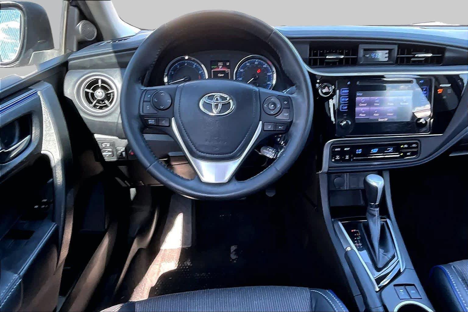 Used 2017 Toyota Corolla SE FWD image 6