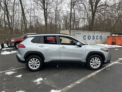 Used 2024 Toyota Corolla Cross LE image 22
