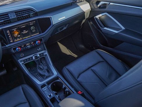 Certified 2025 Audi Q3 2.0T Premium Plus w/ Premium Plus Package image 25