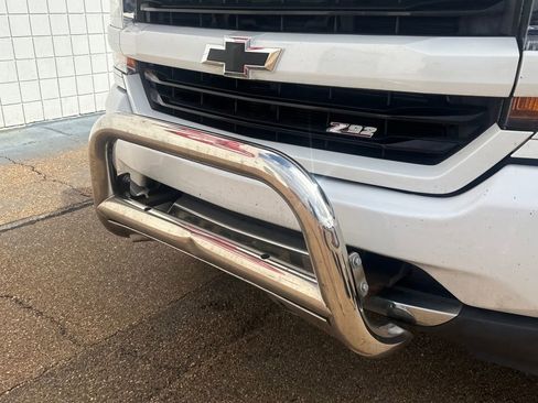 Used 2018 Chevrolet Silverado 1500 LT w/ All Star Edition image 36