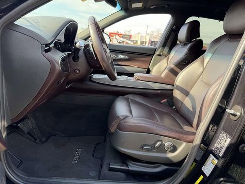 Used 2022 Genesis GV70 2.5T w/ Advanced Package image 9