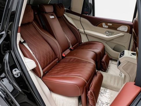 Used 2024 Mercedes-Benz Maybach GLS 600 4MATIC image 32