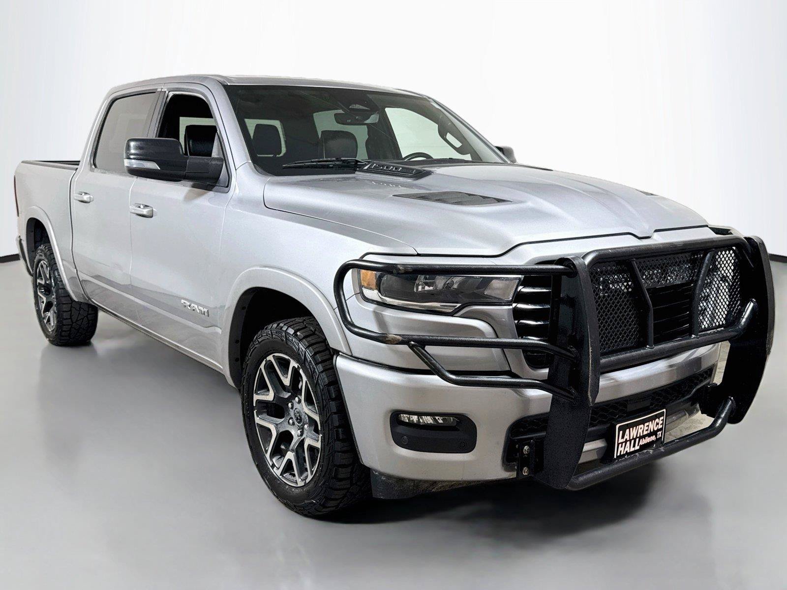 Used 2025 RAM 1500 Laramie AWD/4WD image 3