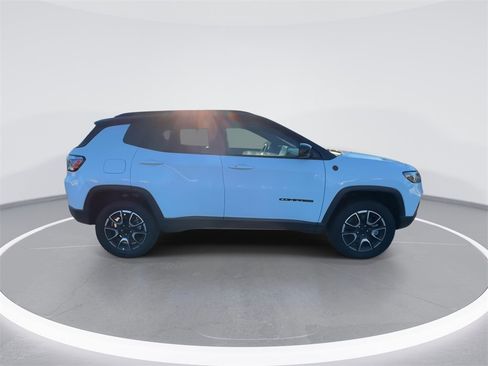 Used 2024 Jeep Compass Trailhawk image 9