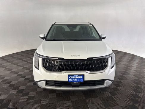 Used 2025 Kia Carnival image 2