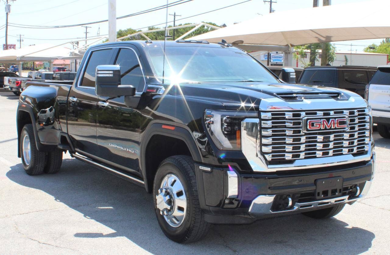 Used 2026 GMC Sierra 3500 Denali w/ Denali Reserve Package AWD/4WD image 2