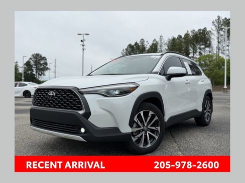 Used 2024 Toyota Corolla Cross XLE w/ Convenience Package FWD image 1