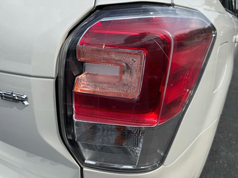 Used 2018 Subaru Forester 2.5i Premium w/ All-Weather Package image 20