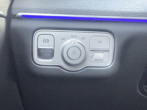 Used 2025 Mercedes-Benz GLE 450e 4MATIC w/ AMG Line Exterior image 46