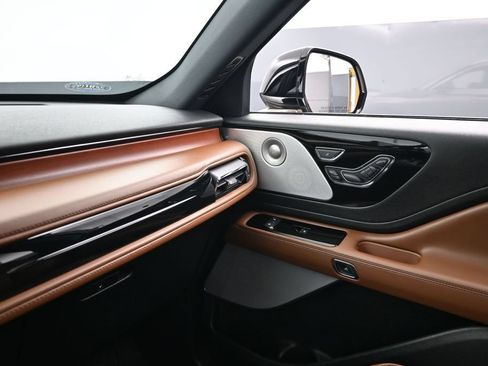 Used 2020 Lincoln Aviator Reserve w/ Equipment Group 202A AWD/4WD image 14