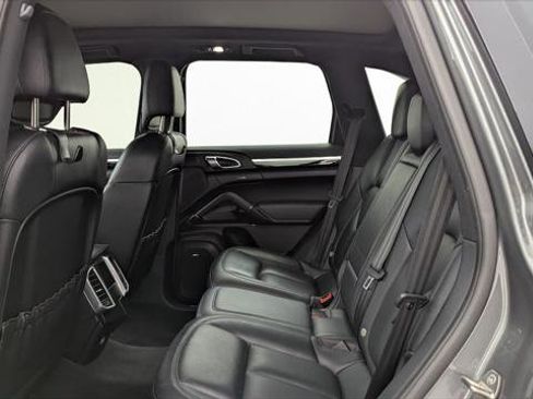 Used 2016 Porsche Cayenne AWD/4WD image 17