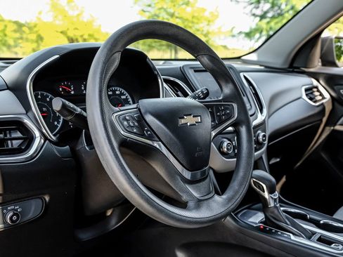 Used 2022 Chevrolet Equinox LS image 19