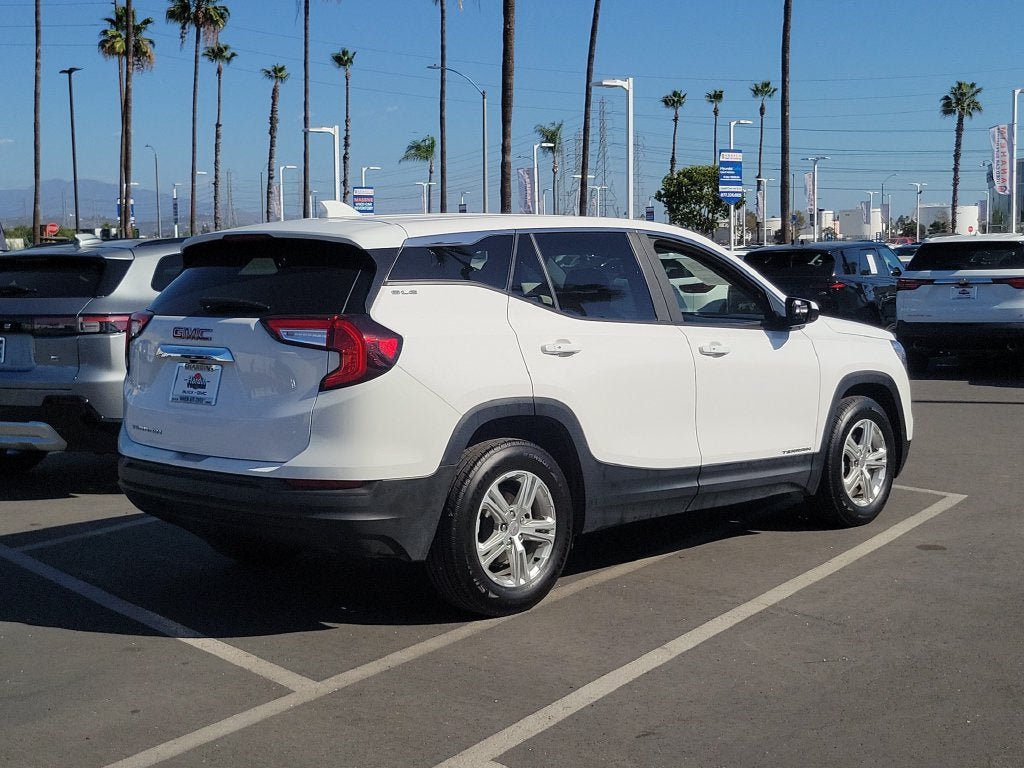 Used 2024 GMC Terrain SLE FWD image 4