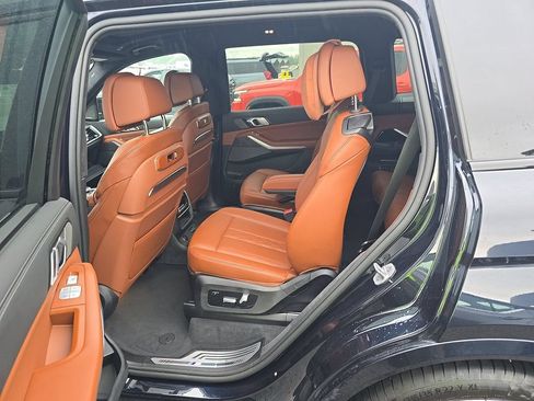 Used 2025 BMW X7 M60i AWD/4WD image 18