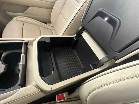 Used 2021 GMC Yukon Denali w/ Denali Premium Package image 34