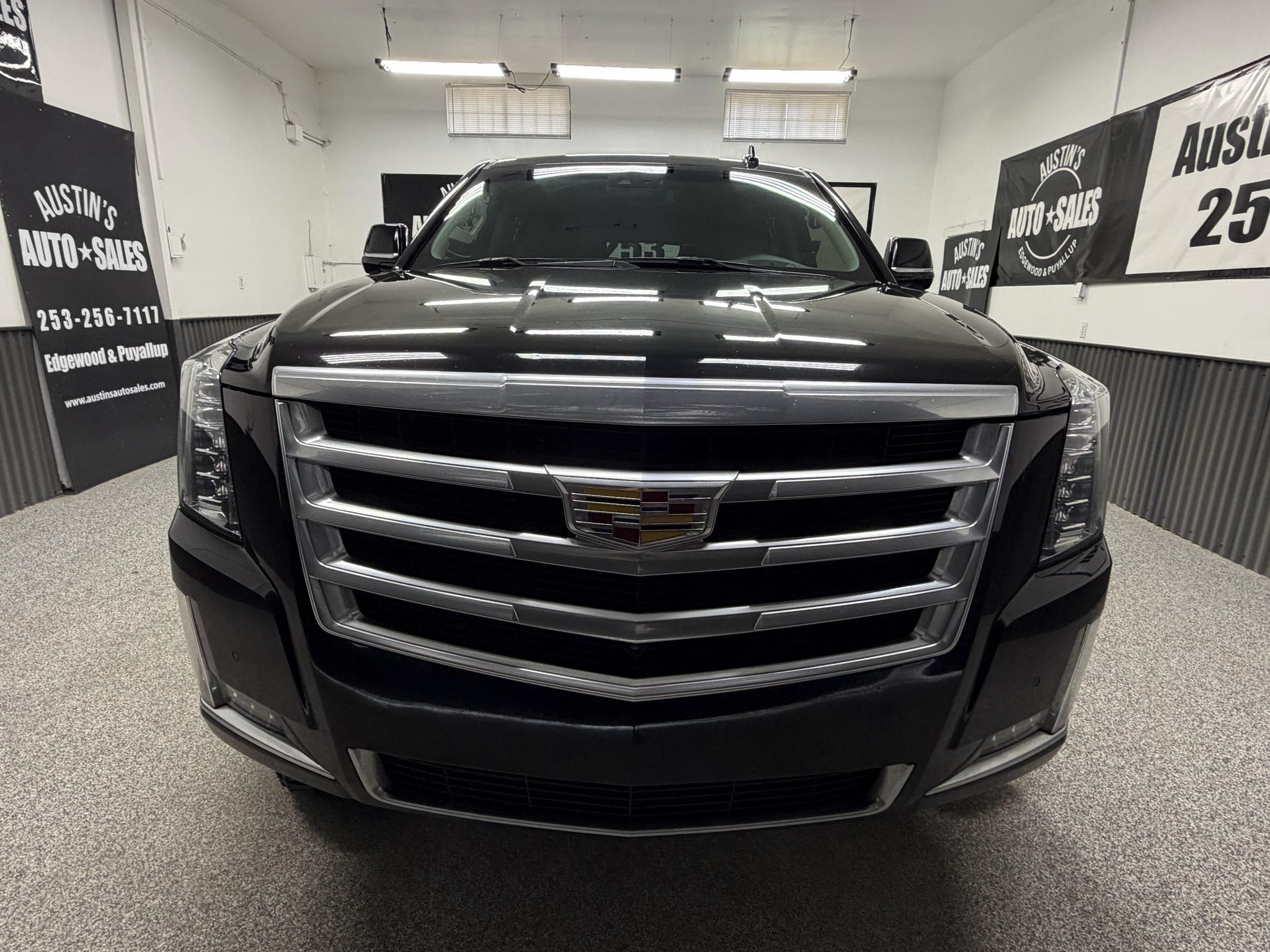 Used 2018 Cadillac Escalade ESV Luxury AWD/4WD image 5