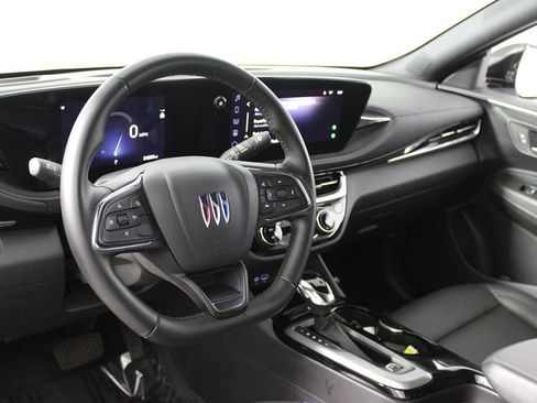 Used 2025 Buick Envista Sport Touring FWD image 9