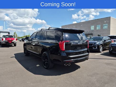 Used 2023 GMC Yukon XL Denali Ultimate AWD/4WD image 4