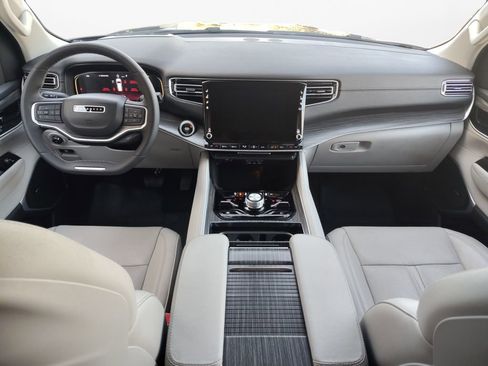 Used 2024 Jeep Wagoneer L Series III image 3