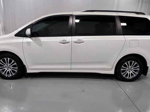 Used 2018 Toyota Sienna XLE Premium FWD image 8