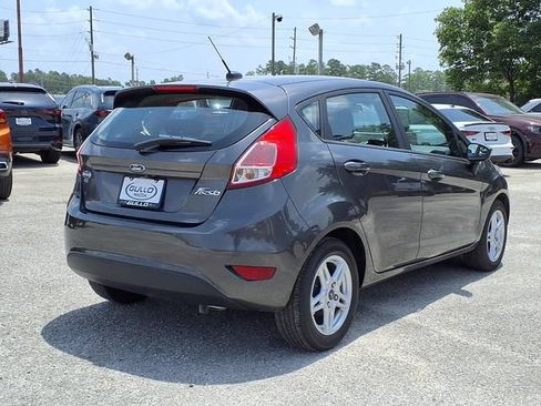 Used 2018 Ford Fiesta SE FWD image 2