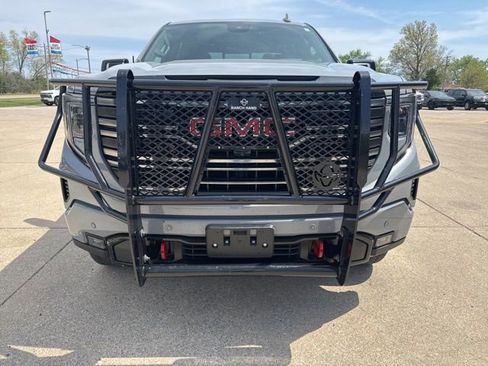 Used 2025 GMC Sierra 1500 AT4 w/ AT4 Premium Package AWD/4WD image 3