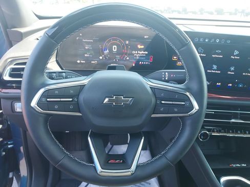 Used 2025 Chevrolet Traverse Z71 w/ Enhanced Driving Package AWD/4WD image 17