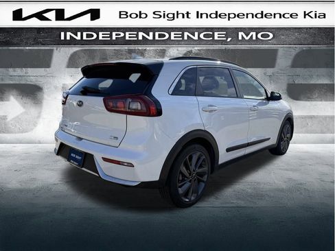 Certified 2017 Kia Niro EX image 12