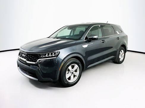 Used 2023 Kia Sorento LX image 3