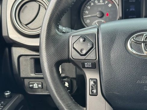 Used 2018 Toyota Tacoma TRD Sport image 22