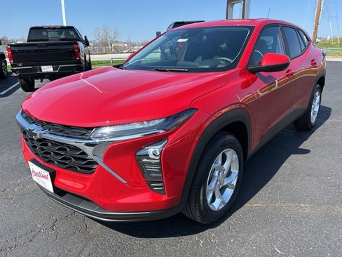 New 2026 Chevrolet Trax LS w/ LS Convenience Package FWD image 9