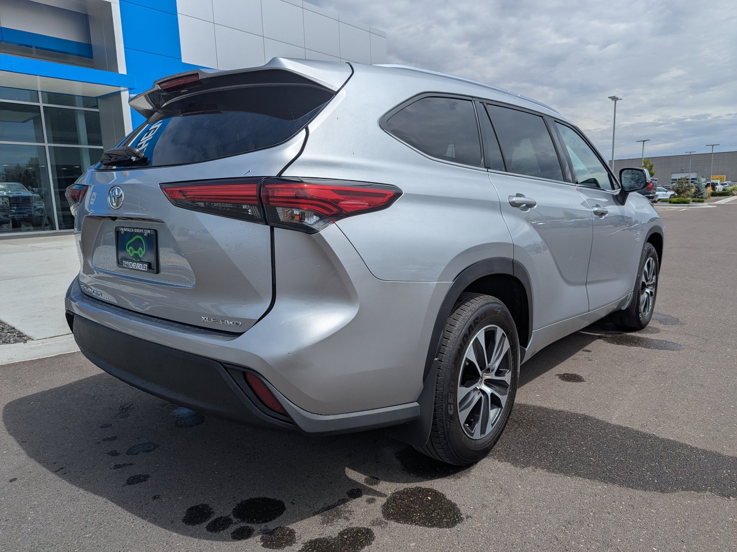 Used 2021 Toyota Highlander XLE AWD/4WD image 35