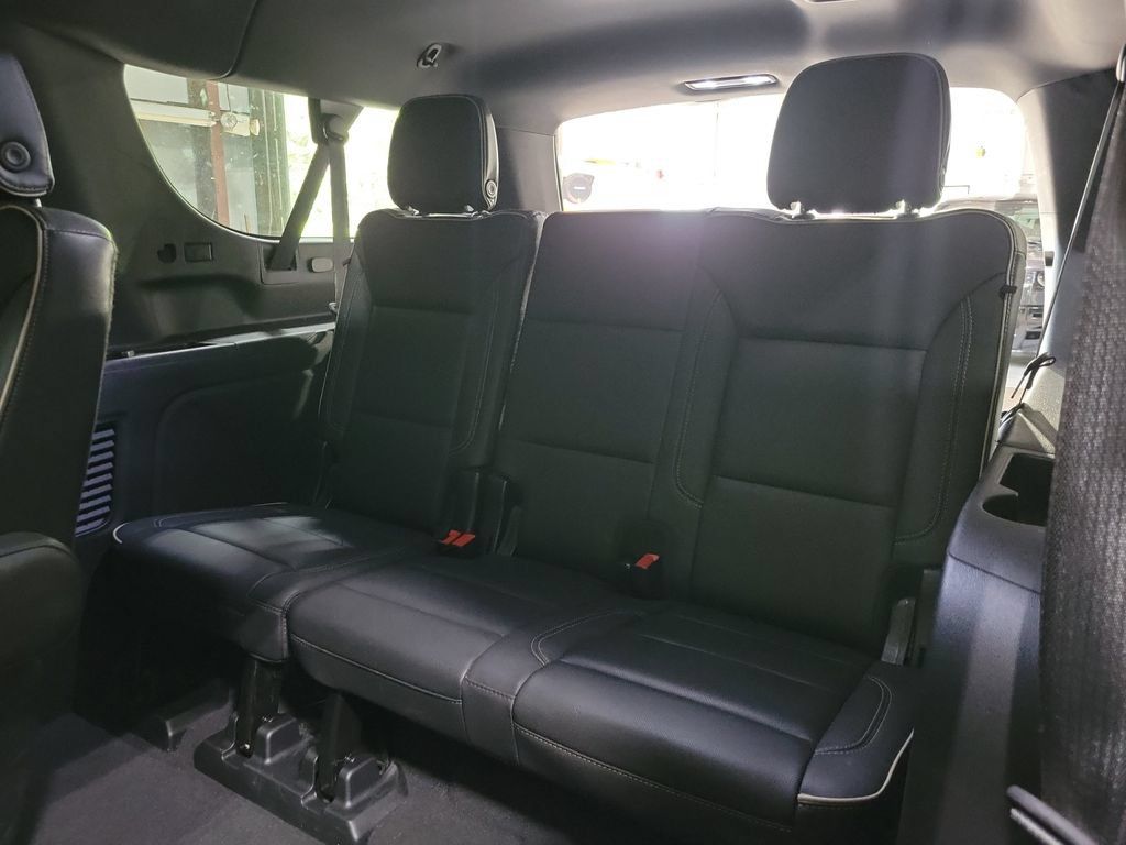 Used 2022 GMC Yukon XL SLT AWD/4WD image 26