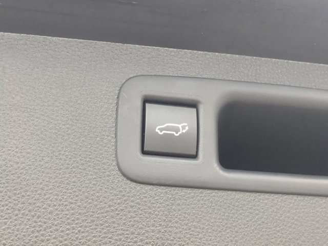 Used 2022 Toyota Highlander XLE FWD image 15