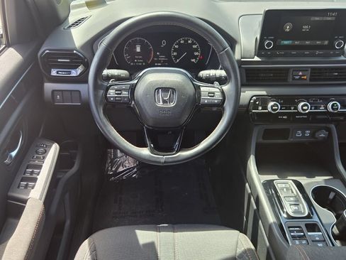 Certified 2025 Honda Pilot Sport image 11