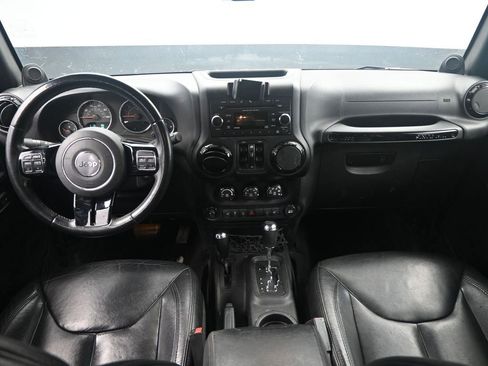 Used 2014 Jeep Wrangler Unlimited Sahara image 21