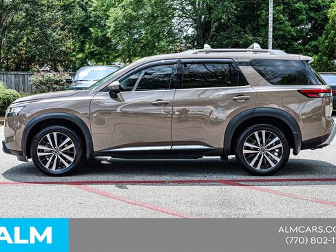 Used 2023 Nissan Pathfinder Platinum w/ Cargo Package FWD image 10