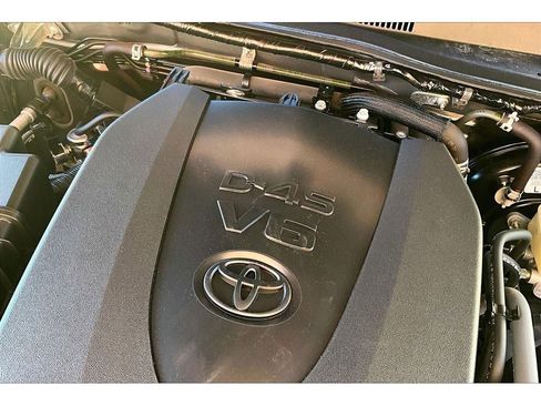 Used 2023 Toyota Tacoma SR5 w/ Technology Package image 34