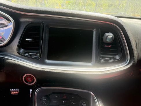 Used 2015 Dodge Challenger SRT w/ Technology Group image 23