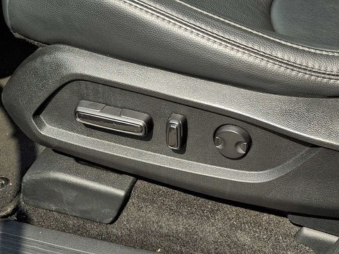 Used 2023 Honda Pilot Touring image 12