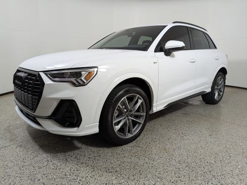Certified 2025 Audi Q3 2.0T Premium image 3