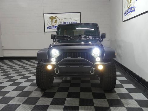 Used 2018 Jeep Wrangler Unlimited Sport S AWD/4WD image 2