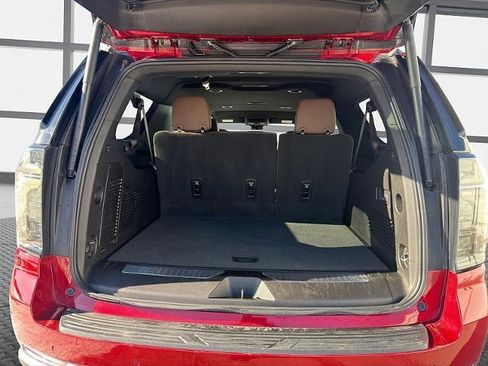 Used 2025 Chevrolet Suburban High Country image 12
