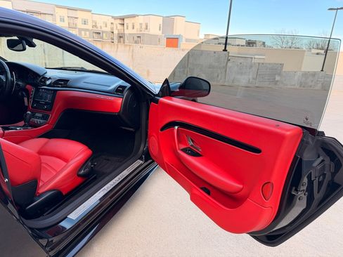 Used 2015 Maserati GranTurismo MC image 16