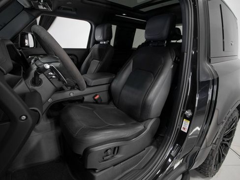 Used 2023 Land Rover Defender 90 V8 image 3