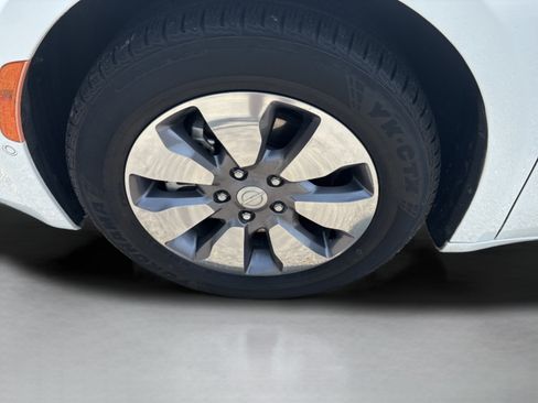 Used 2019 Chrysler Pacifica Limited w/ Advanced Safetytec Group FWD image 31