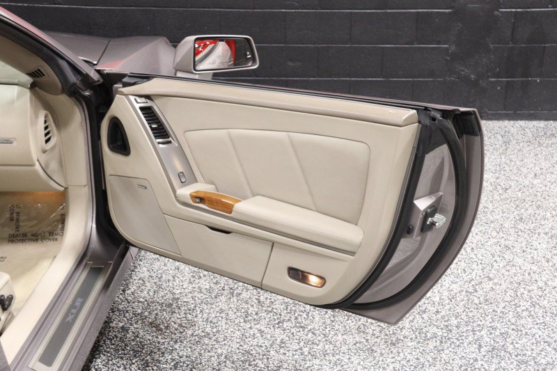 Used 2005 Cadillac XLR RWD image 40